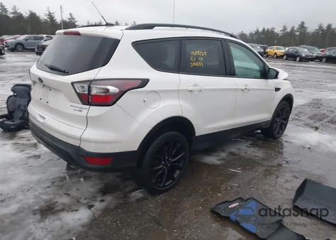2017 Ford Escape Titanium z USA, uszkodzony, nr VIN 1FMCU9JD0HUC36784